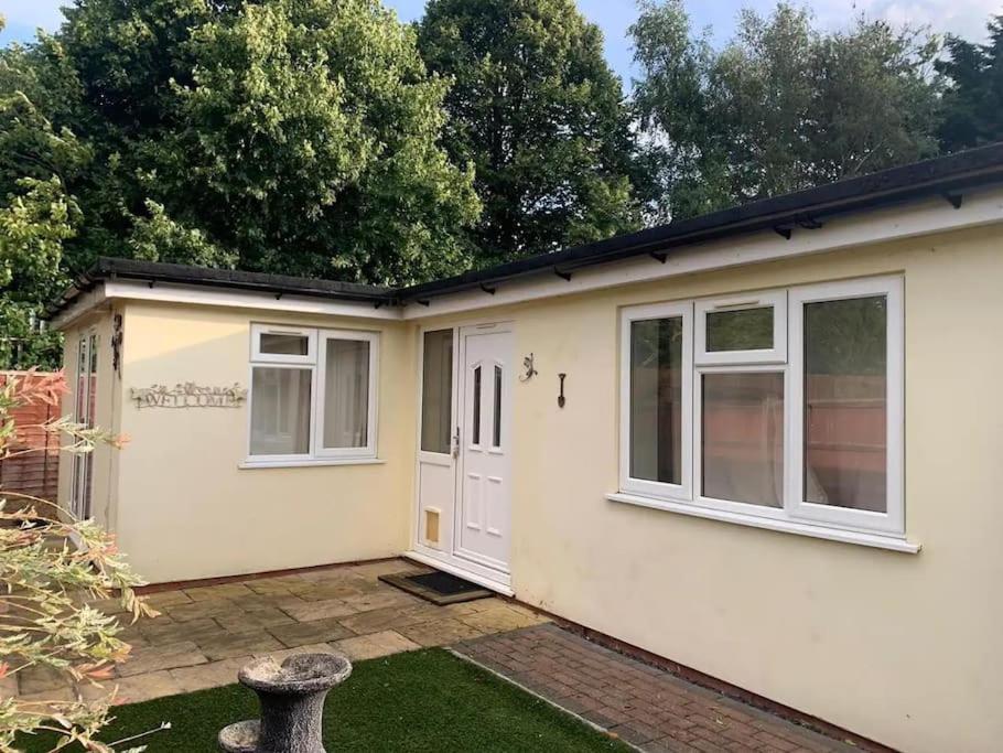 Self Contained - Own Entrance Apartment High Wycombe Luaran gambar