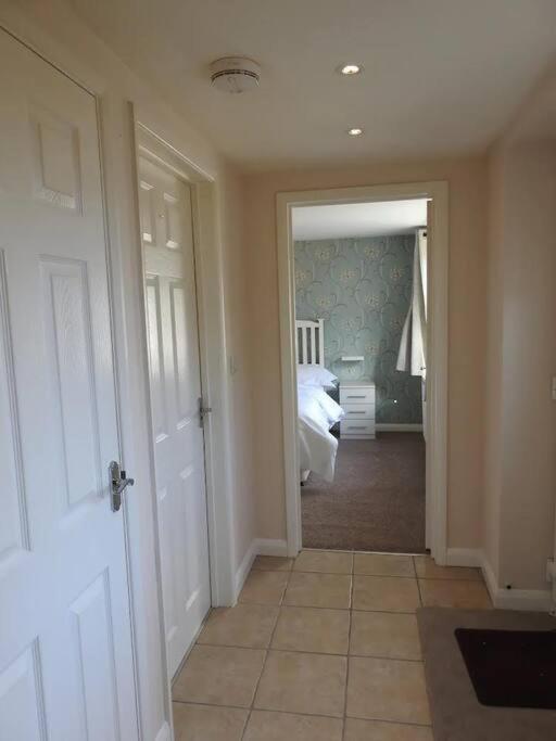 Self Contained - Own Entrance Apartment High Wycombe Luaran gambar